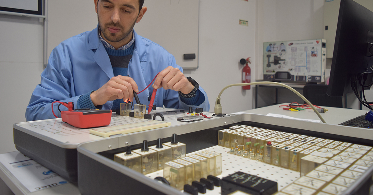 Leitura e interpretação de esquemas elétricos automóvel